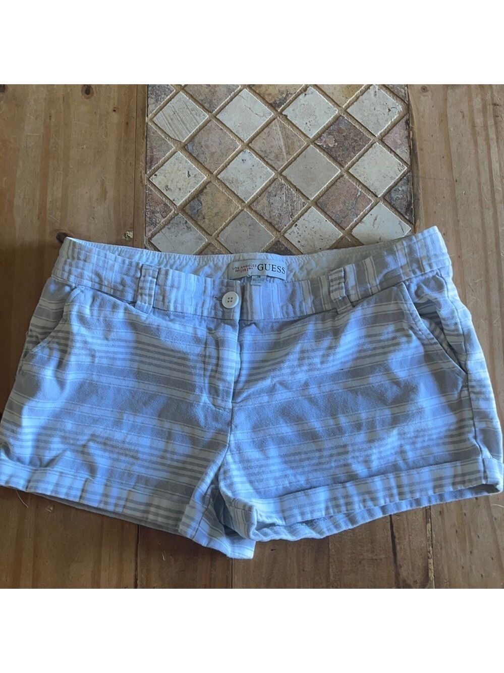 Guess shorts size 28🔥🔥
